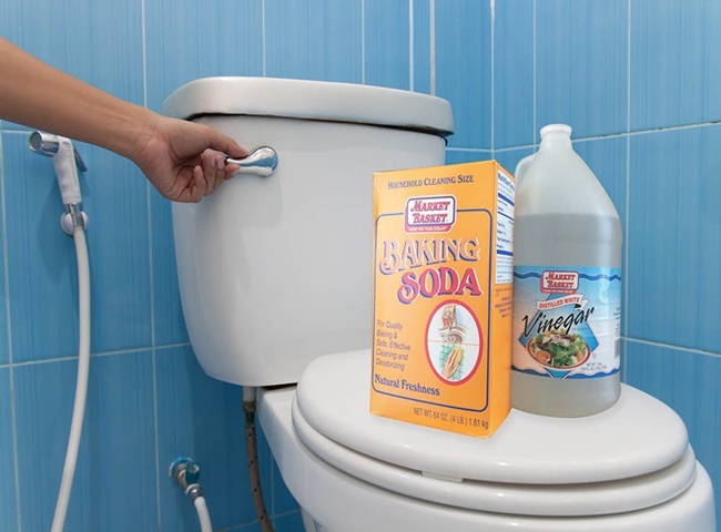 thong-tac-bon-cau-bang-baking-soda-va-giam-an