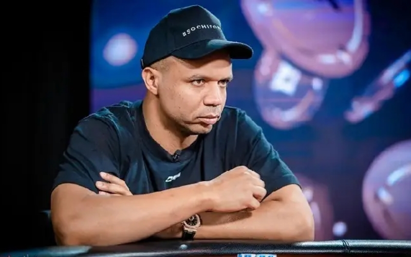 Phil Ivey Là Ai? "Tiger Woods của Poker" với 10 vòng tay WSOP