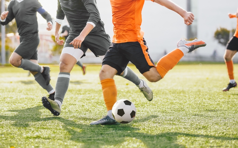 Ảnh hưởng từ các yếu tố ngoại cảnh và điều kiện sân bãi