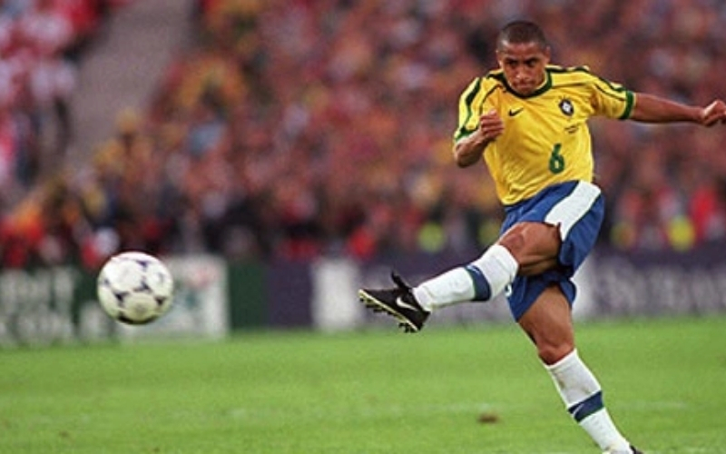 Những yếu tố quyết định một cú sút phạt thành bàn