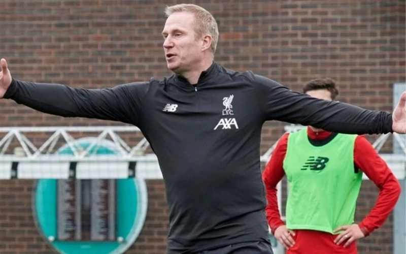 Xu hướng các CLB bóng đá ngày nay thuê riêng chuyên gia ném biên.