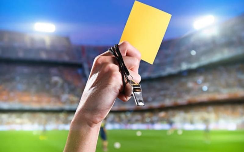 Tìm hiểu luật thẻ phạt trong bóng đá Tích lũy bao nhiêu thẻ thì bị treo giò