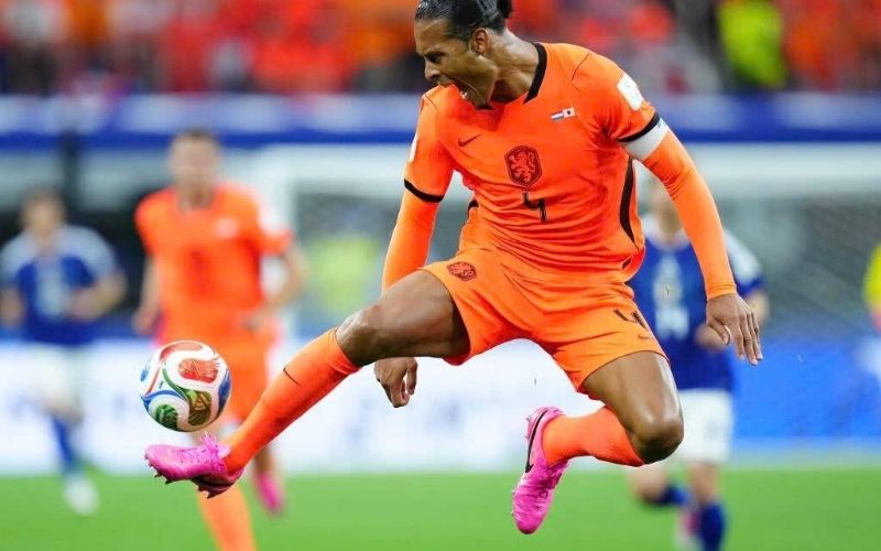 Khám phá bản lĩnh thi đấu và khả năng chỉ huy hàng thủ của Virgil van Dijk