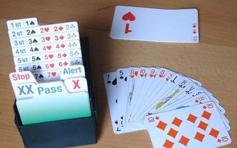 Phương pháp rèn luyện bộ não thông qua các môn đánh bài đầy tính logic