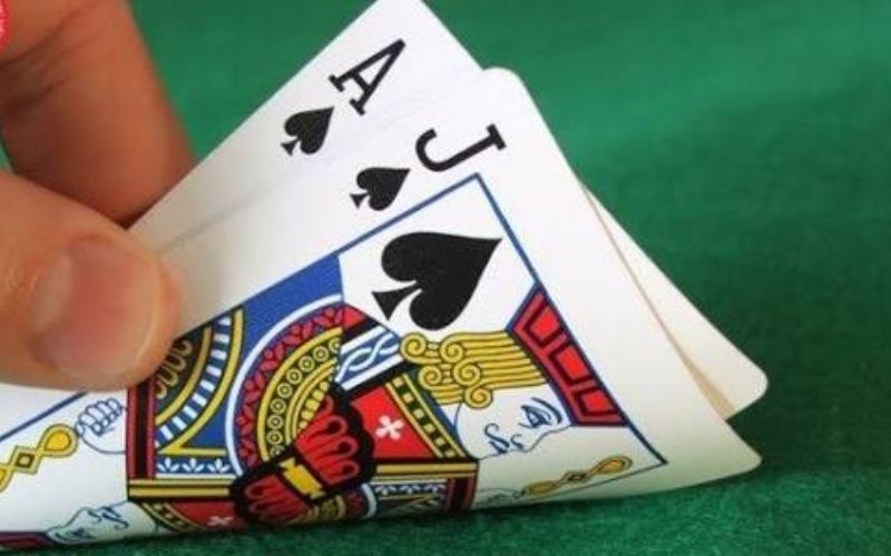 Thuật ngữ Quắc, Non, Đủ tuổi trong bài Xì Dách